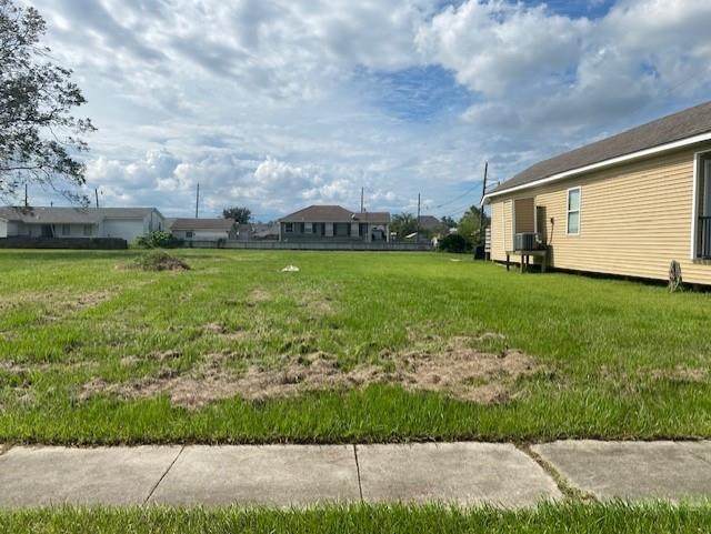 612 Chalmette Avenue - Photo 1