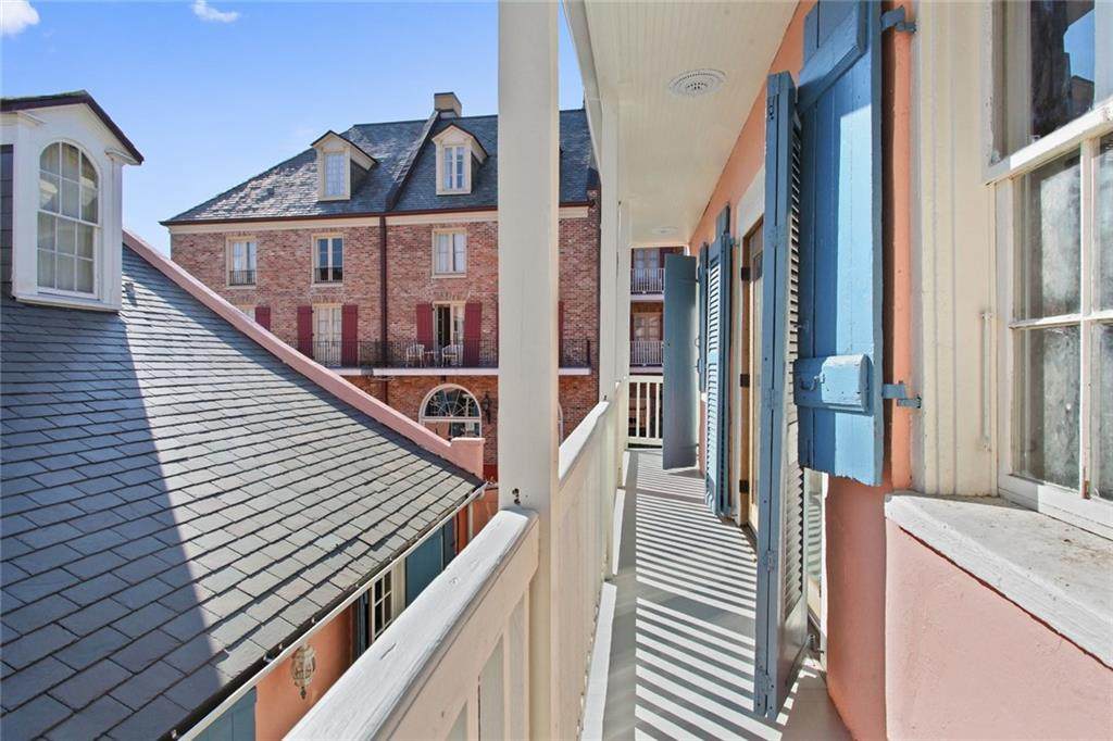 606 Burgundy Street - Photo 1