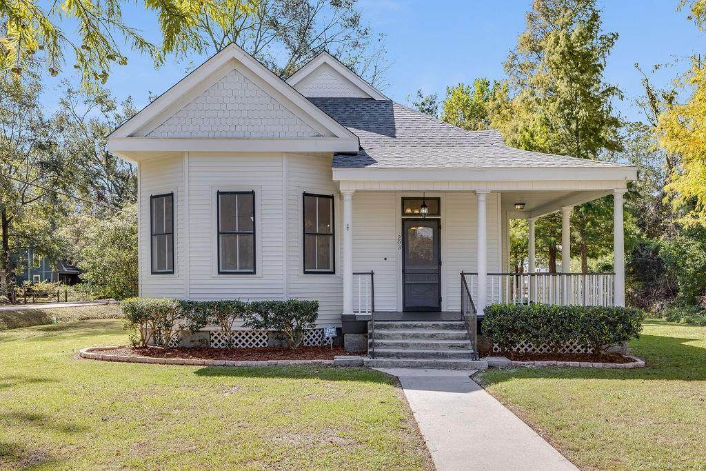203 11TH Avenue - Photo 1