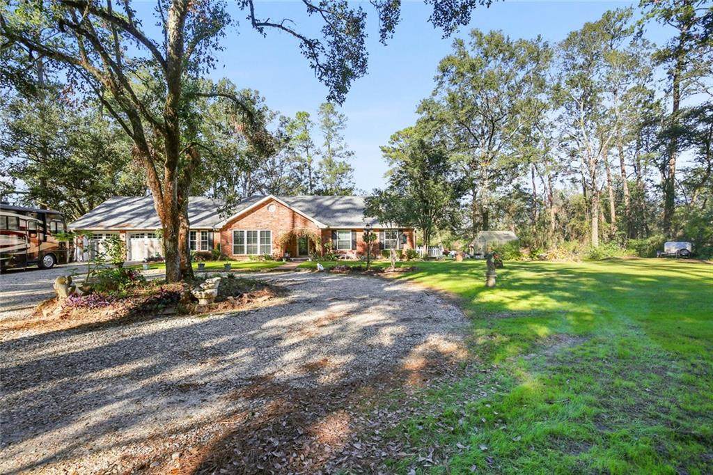901 Oak Hollow Drive - Photo 1