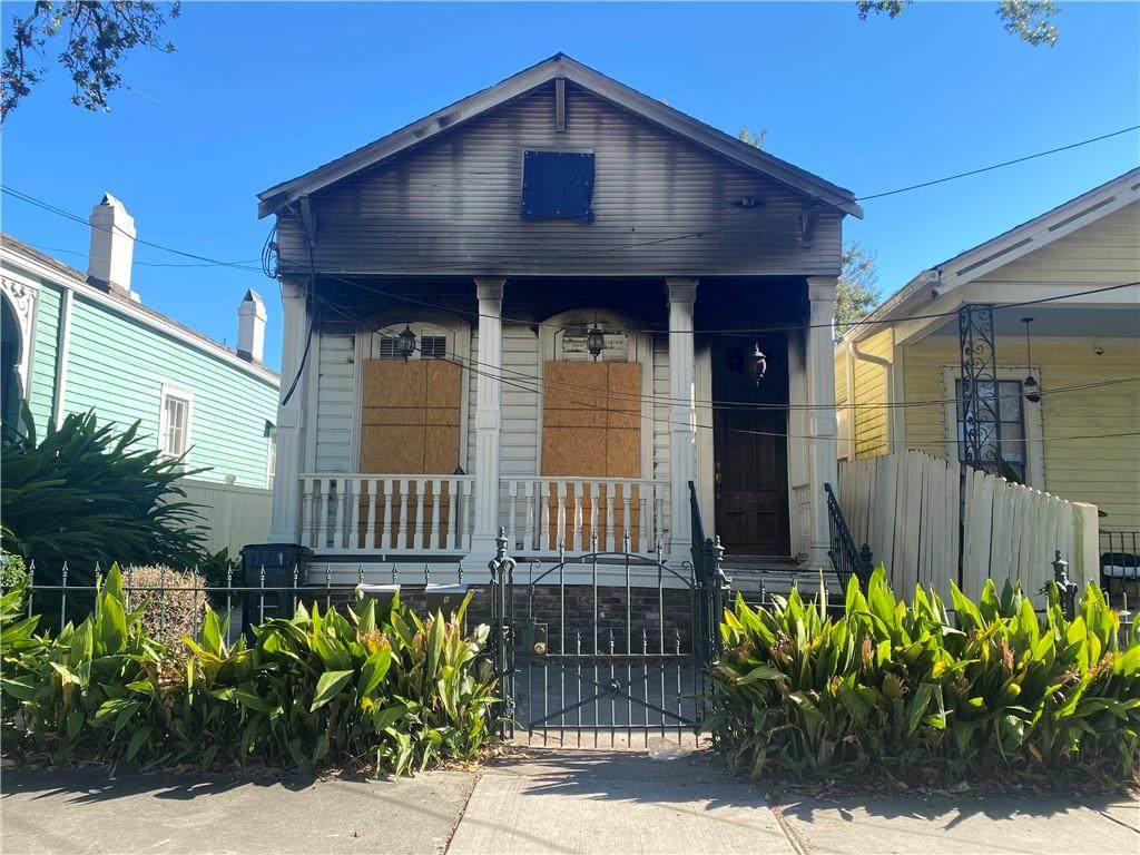 627 Napoleon Avenue - Photo 1