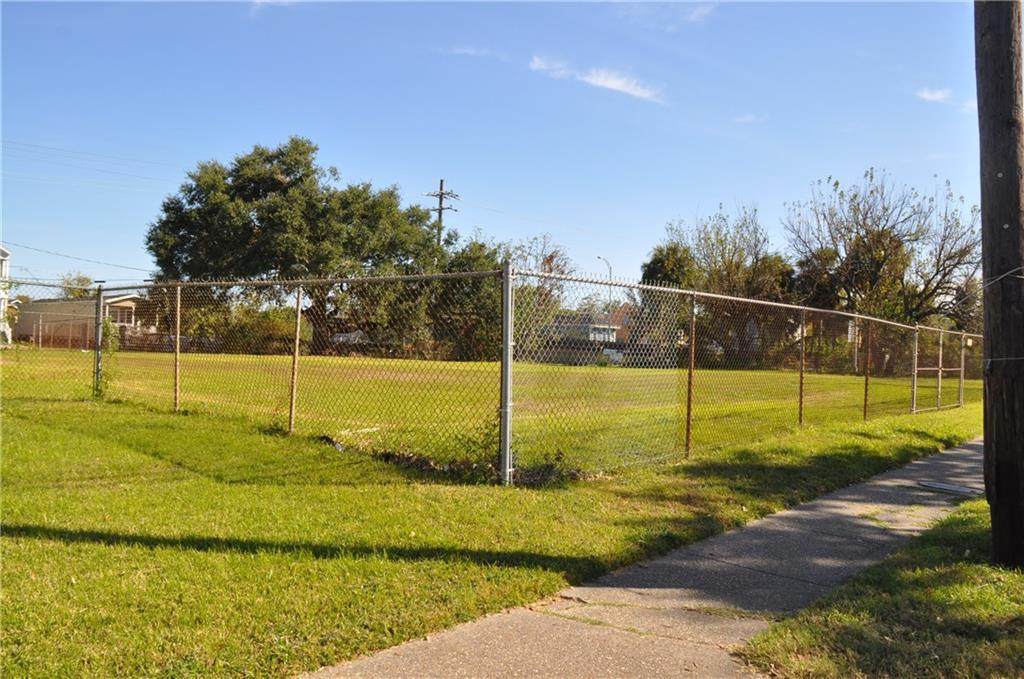 1821 Orleans Avenue - Photo 1