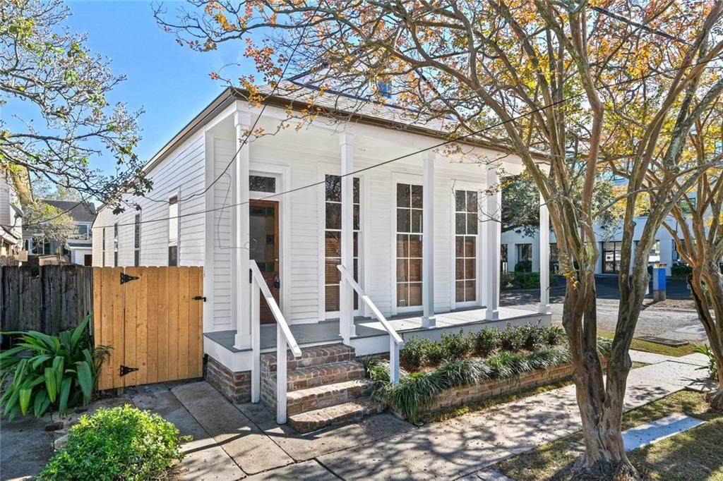 303 Calhoun Street - Photo 1