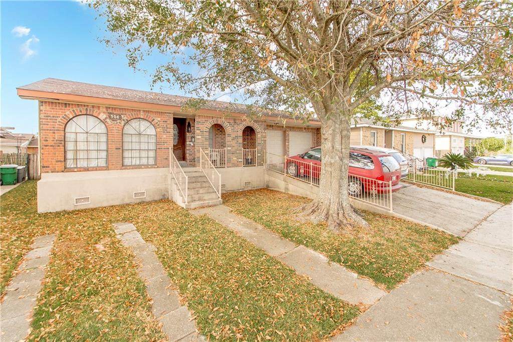 504 Oakwood Drive - Photo 1