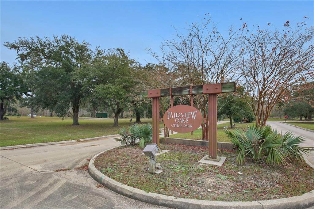 121 Fairview Oaks Drive - Photo 1