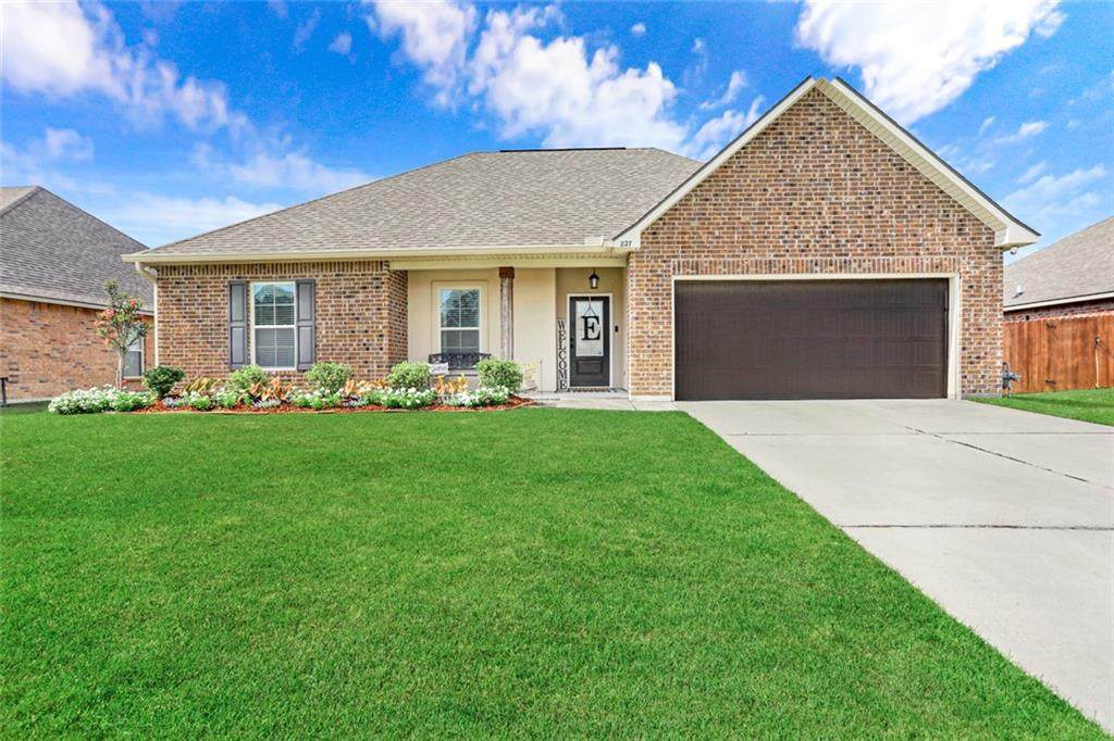 827 White Pine Drive - Photo 1