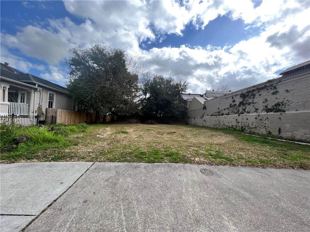 2230 Magazine Street - Photo 1