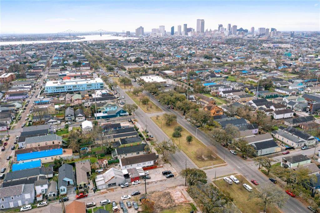 1901 Elysian Fields Avenue - Photo 1