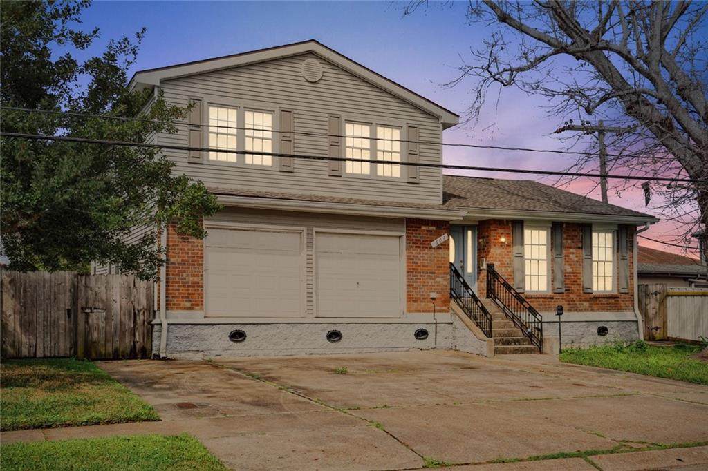 604 Oakwood Drive - Photo 1
