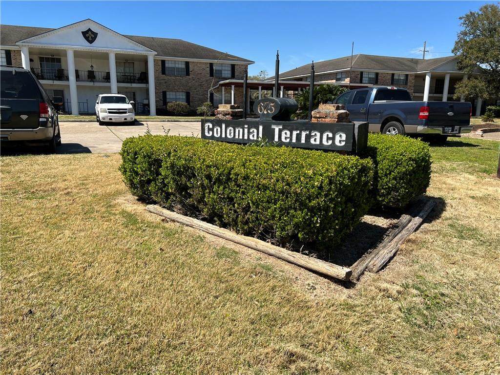 675 Wooddale Boulevard - Photo 1