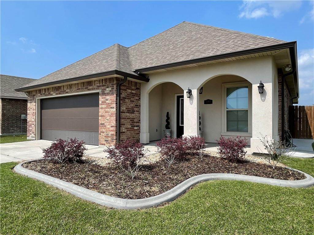 70404 Chambly Court - Photo 1