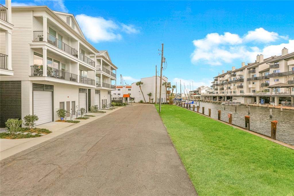 8613 Pontchartrain Boulevard - Photo 1