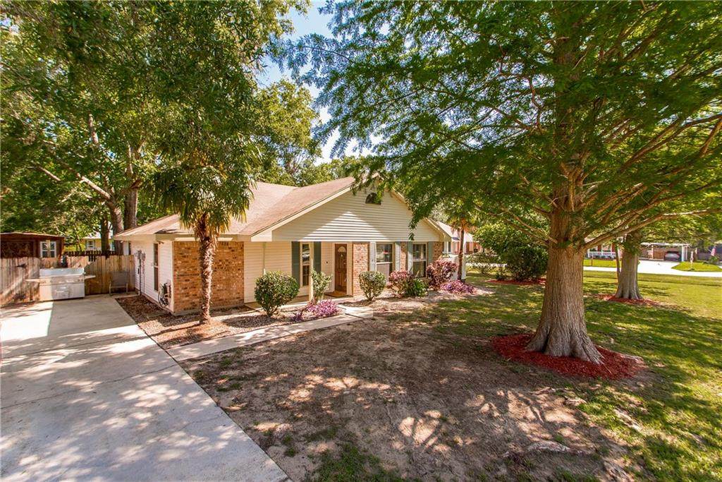 15 Woodlawn Drive - Photo 1