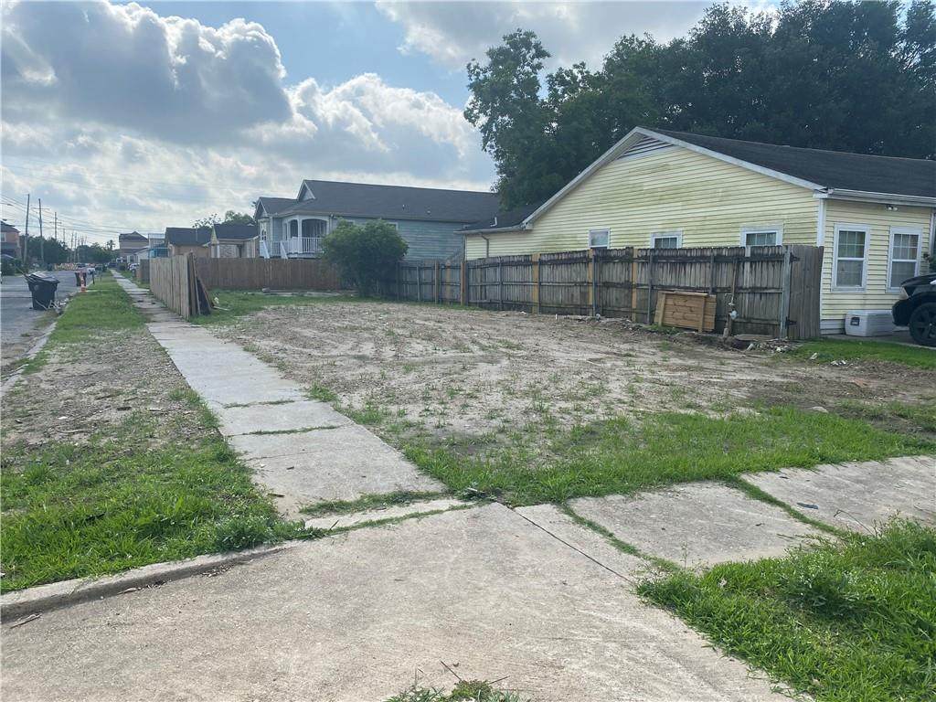 6341 Franklin Avenue - Photo 1