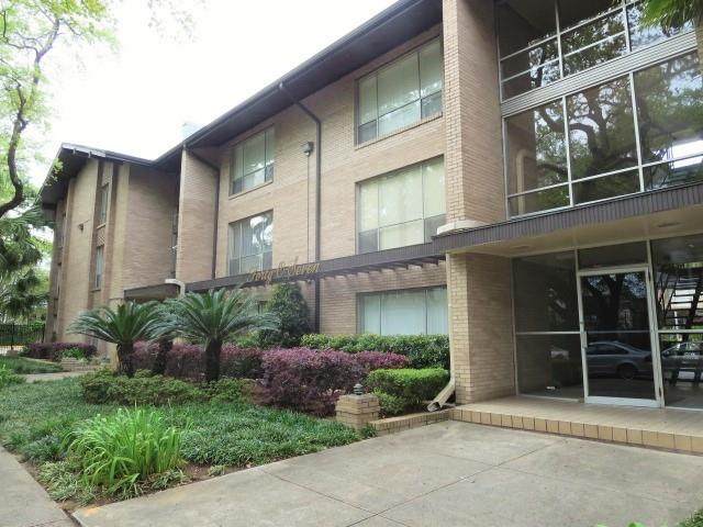 4007 St Charles Avenue - Photo 1