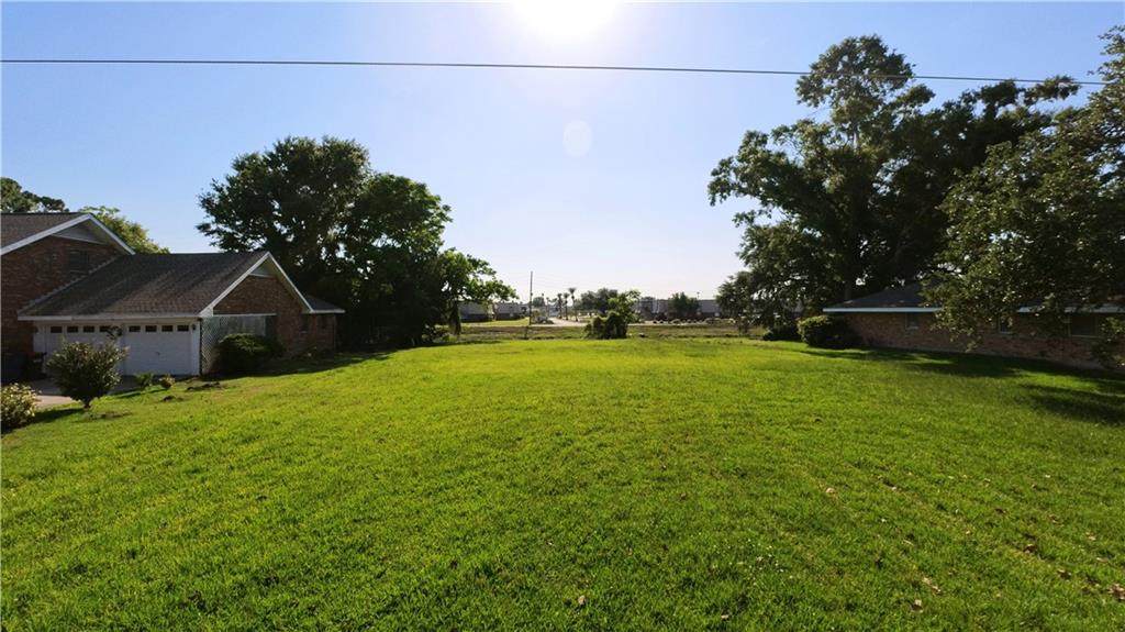 496 Fairfield Avenue - Photo 1
