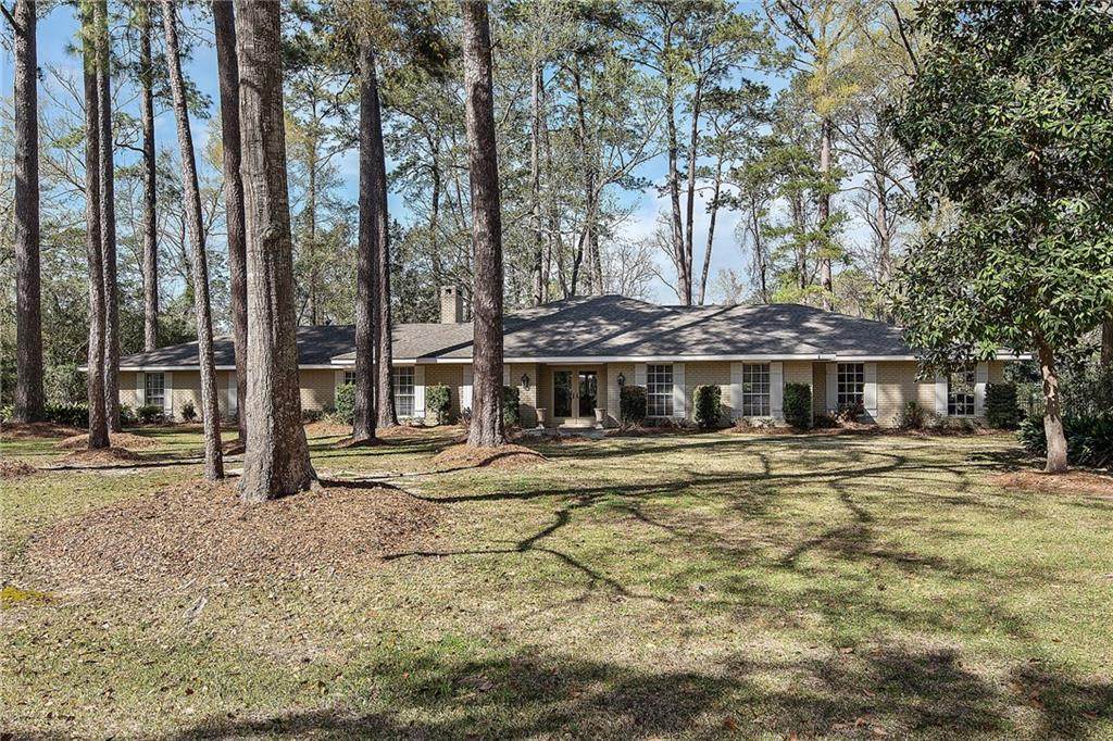 203 Pinecrest Drive - Photo 1