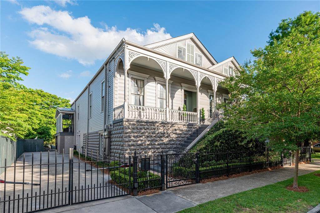 822 Alexander Street - Photo 1