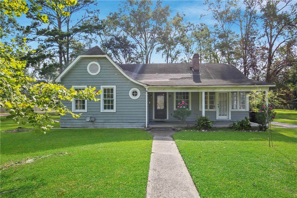 460 6TH Street - Photo 1