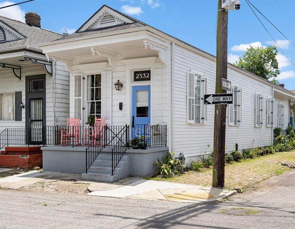 2532 Chippewa Street - Photo 1