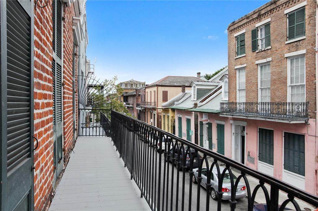 411 Burgundy Street - Photo 1
