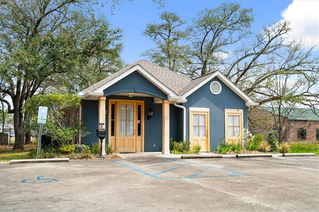 1403 Derek Drive - Photo 1