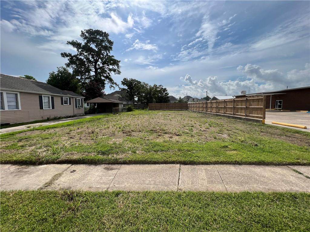 1005 Ridgewood Drive - Photo 1