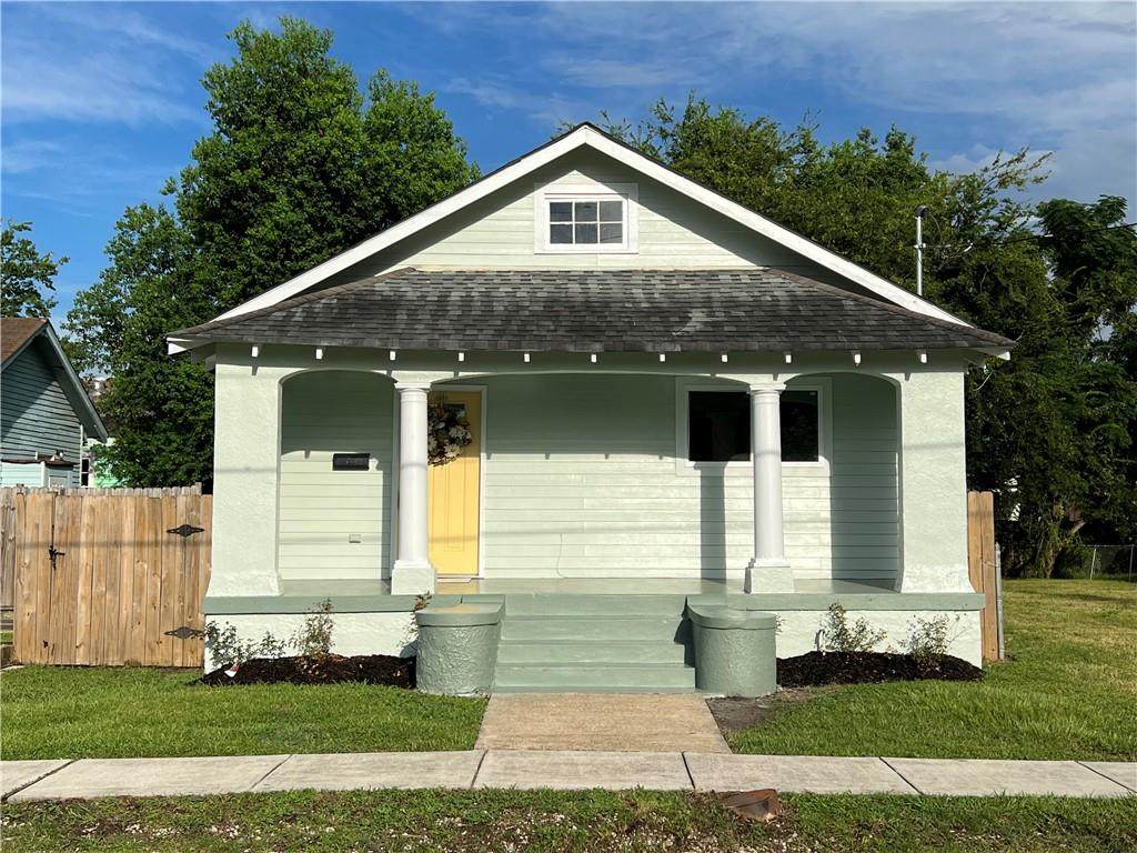 1935 Pauline Street - Photo 1