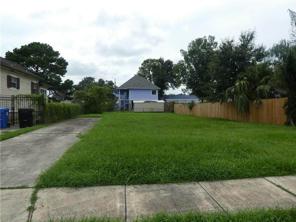 5140 Spain Street - Photo 1
