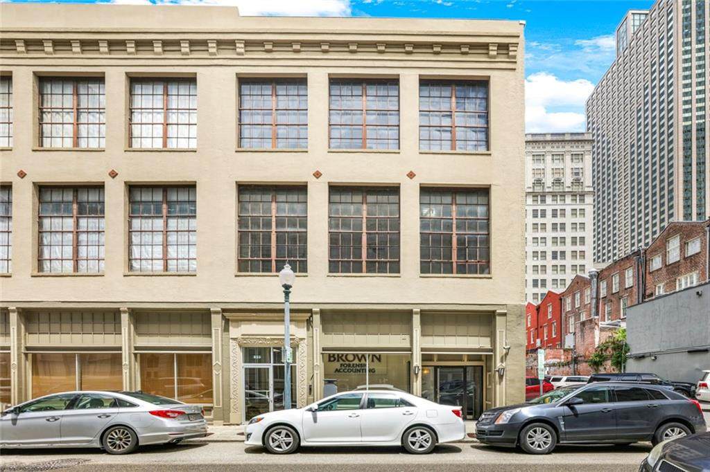 821 Perdido Street - Photo 1