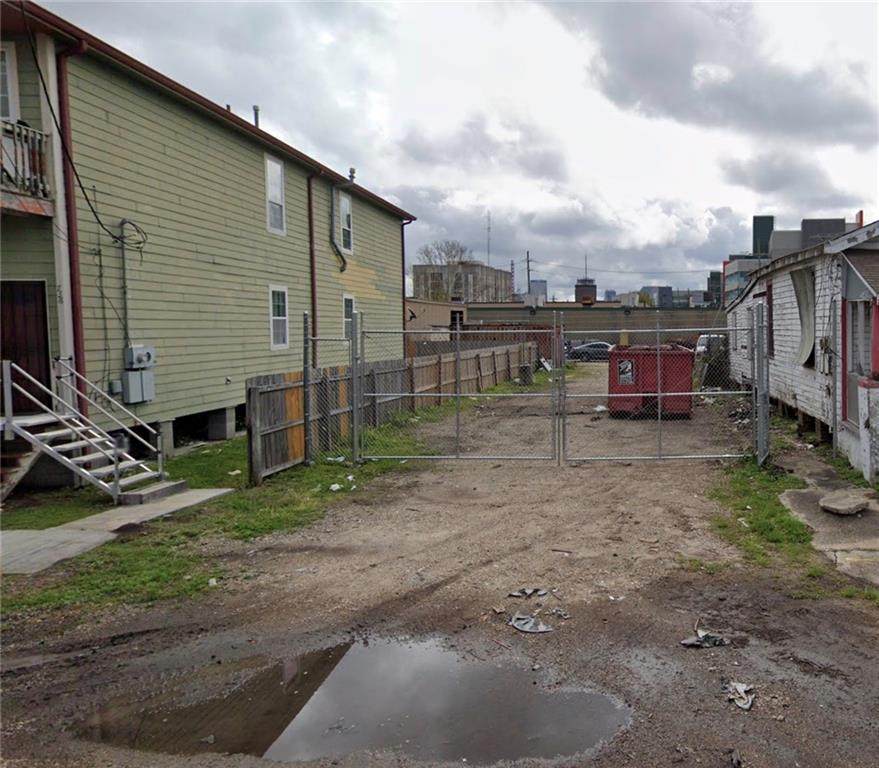 740 Rendon Street - Photo 1