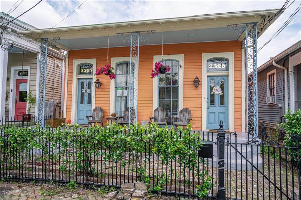 2325 Laurel Street - Photo 1