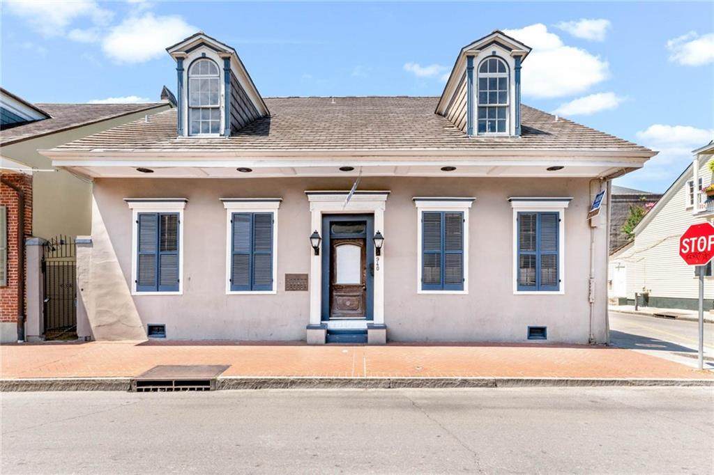 940 Orleans Street - Photo 1