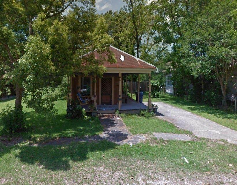 711 Avenue H Drive - Photo 1