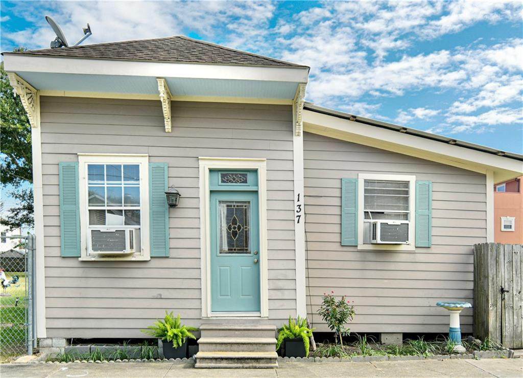 137 Angela Avenue - Photo 1