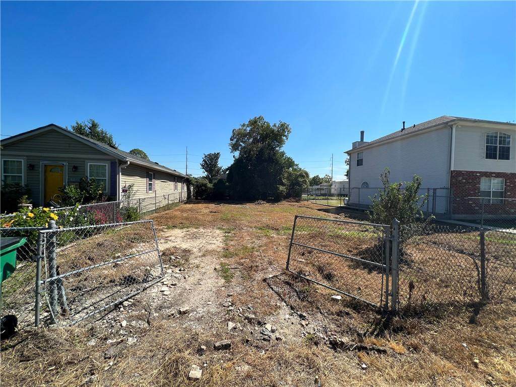 301 Providence Lane - Photo 1
