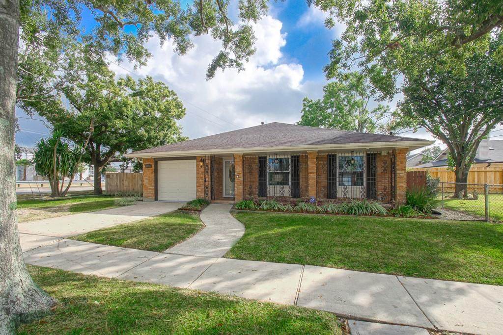2113 Houma Boulevard - Photo 1