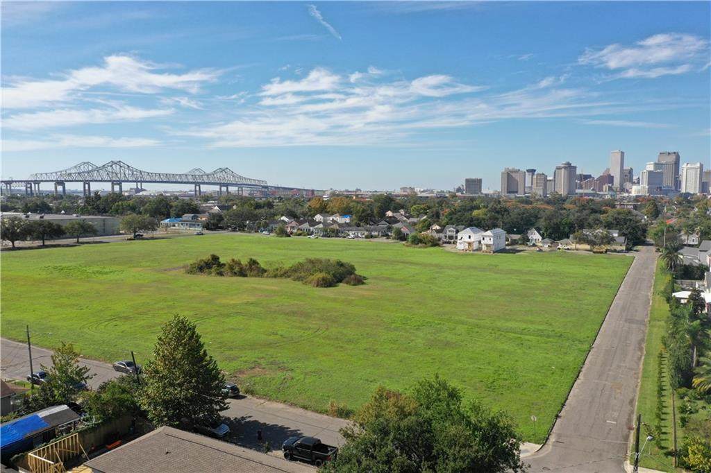 537 Thayer Street - Photo 1
