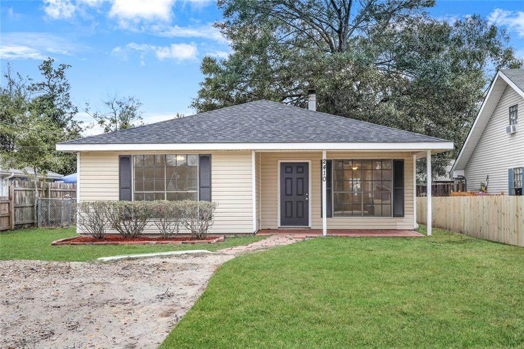 2410 Pelican Street - Photo 1