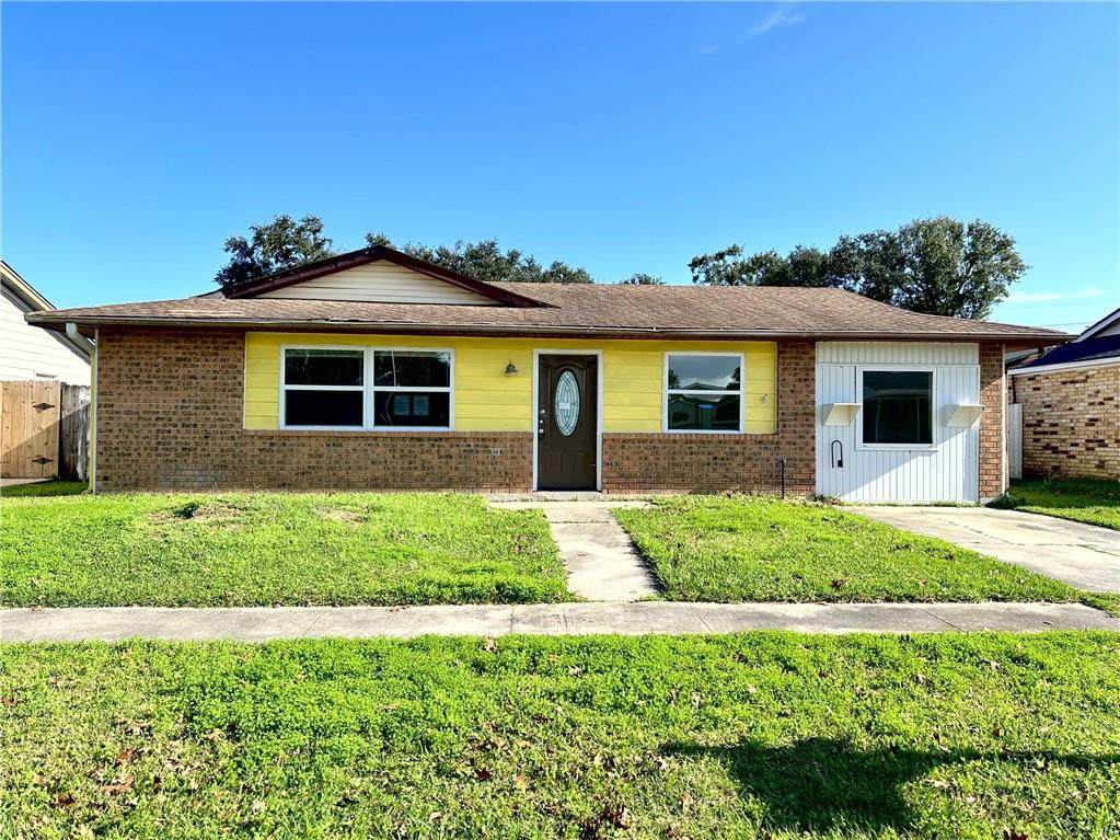 1954 Longwood Court - Photo 1