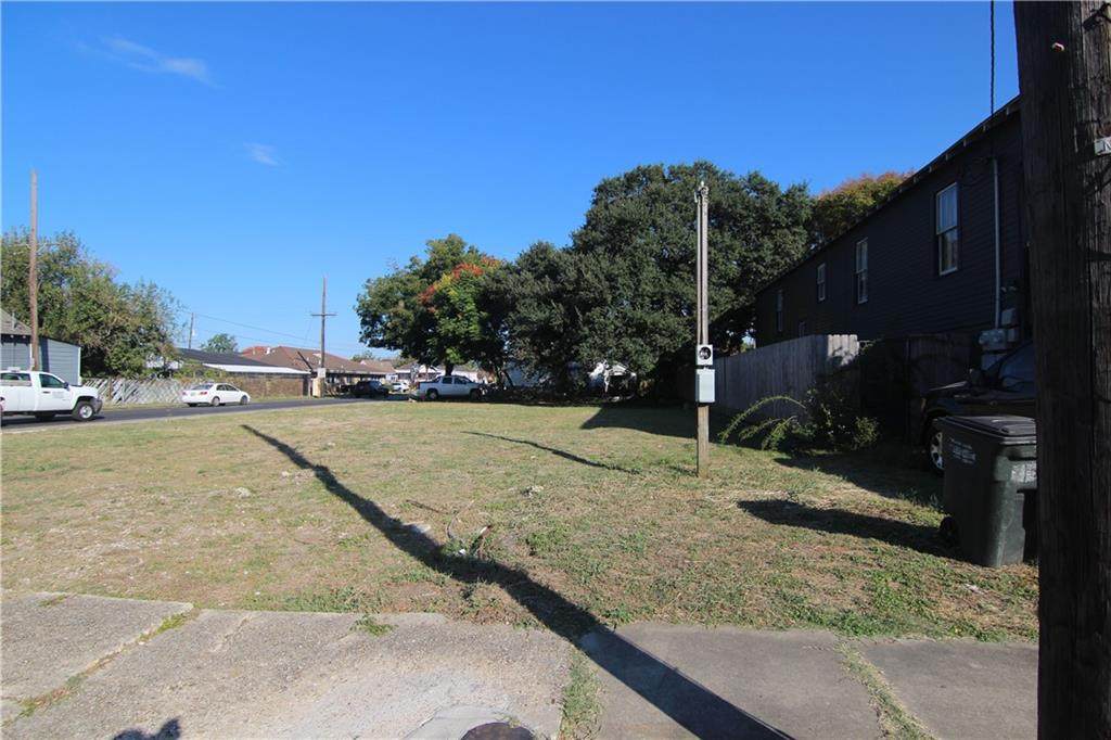 1439 Desire Street - Photo 1