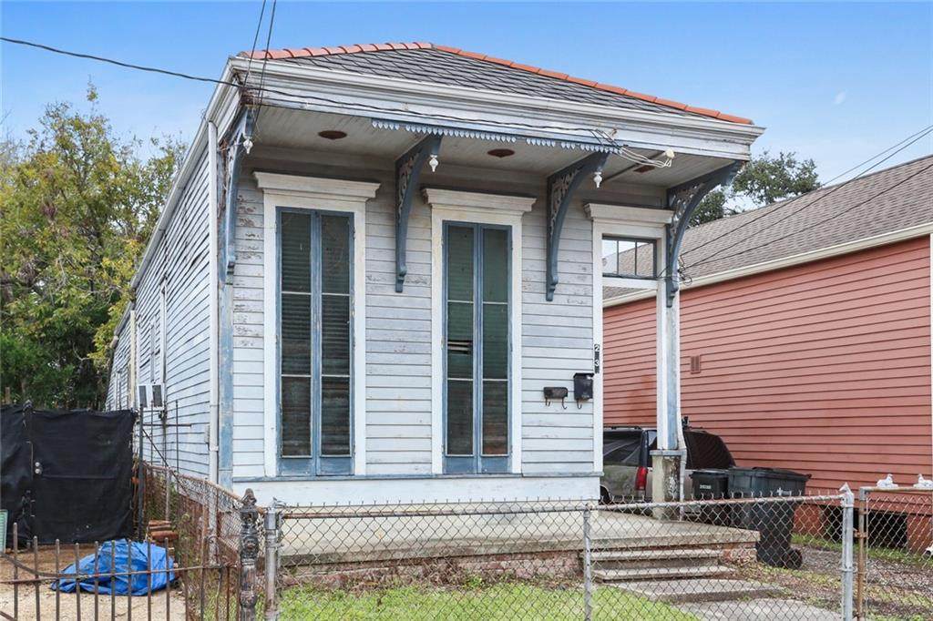 2839 Laurel Street - Photo 1