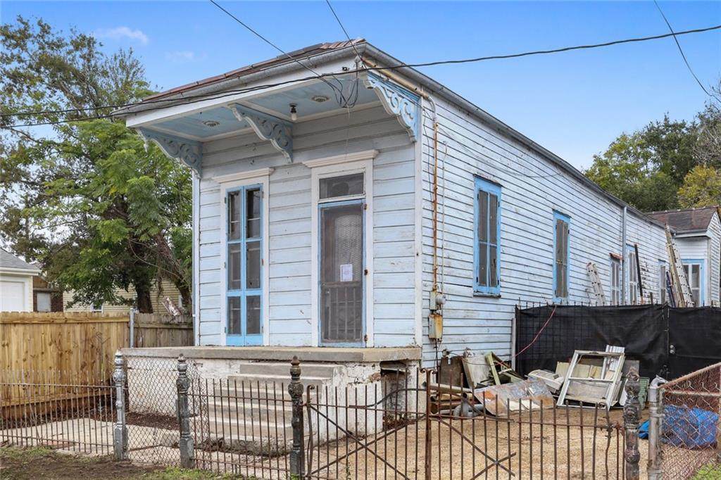 2843 Laurel Street - Photo 1
