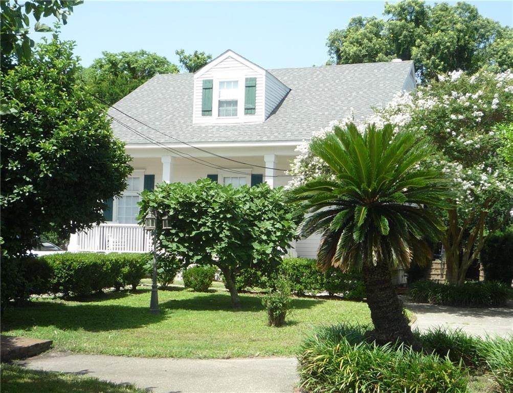 2004 Marengo Street - Photo 1