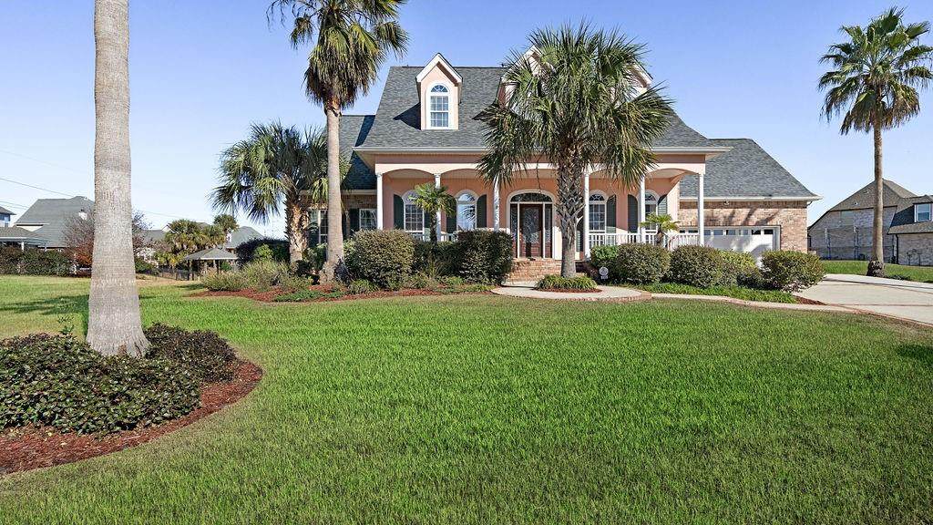 215 Spinnaker Drive - Photo 1