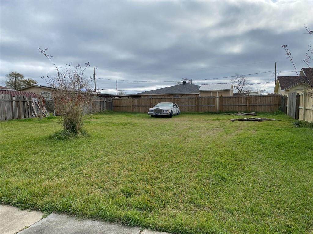 2805 Ashley Drive - Photo 1