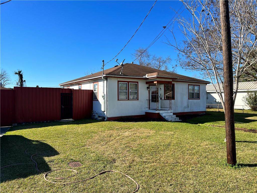 536 Avenue F - Photo 1