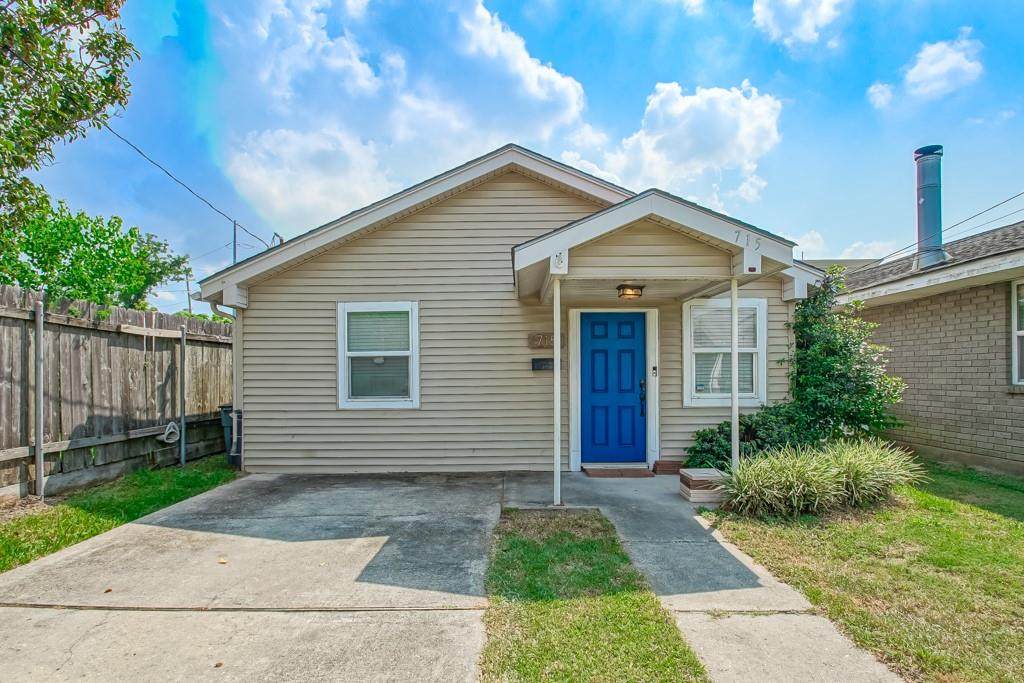 715 Oak Avenue - Photo 1