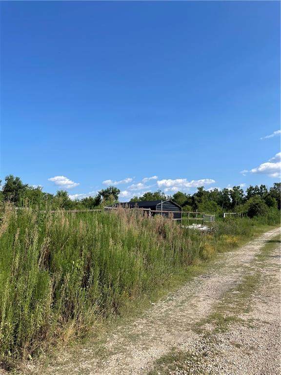54200 Grant Avenue - Photo 1