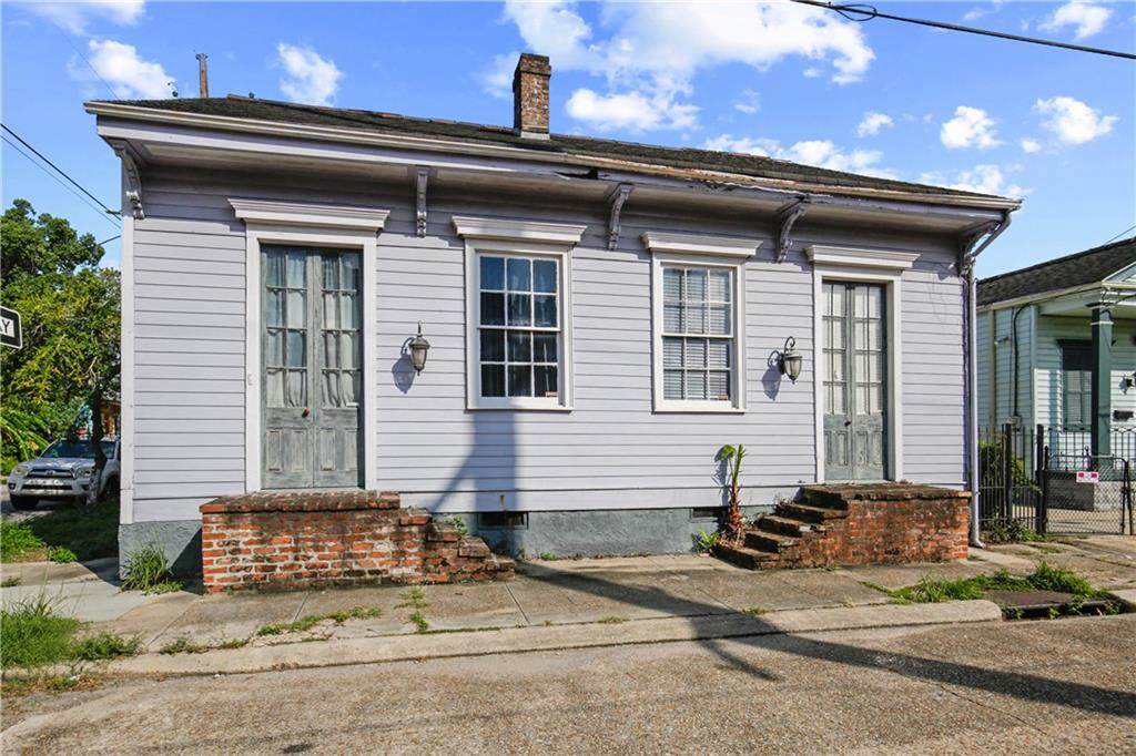 803 7TH Street - Photo 1